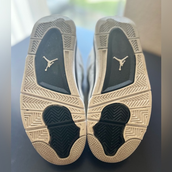 Nike Retro Jordan 4 - Like New! - Picture 5 of 5